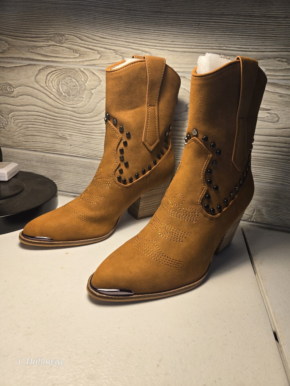 NWT Ccocci Pandora Tan Western Booties With Studs And Toe Cap Womens Size 7 1/2
